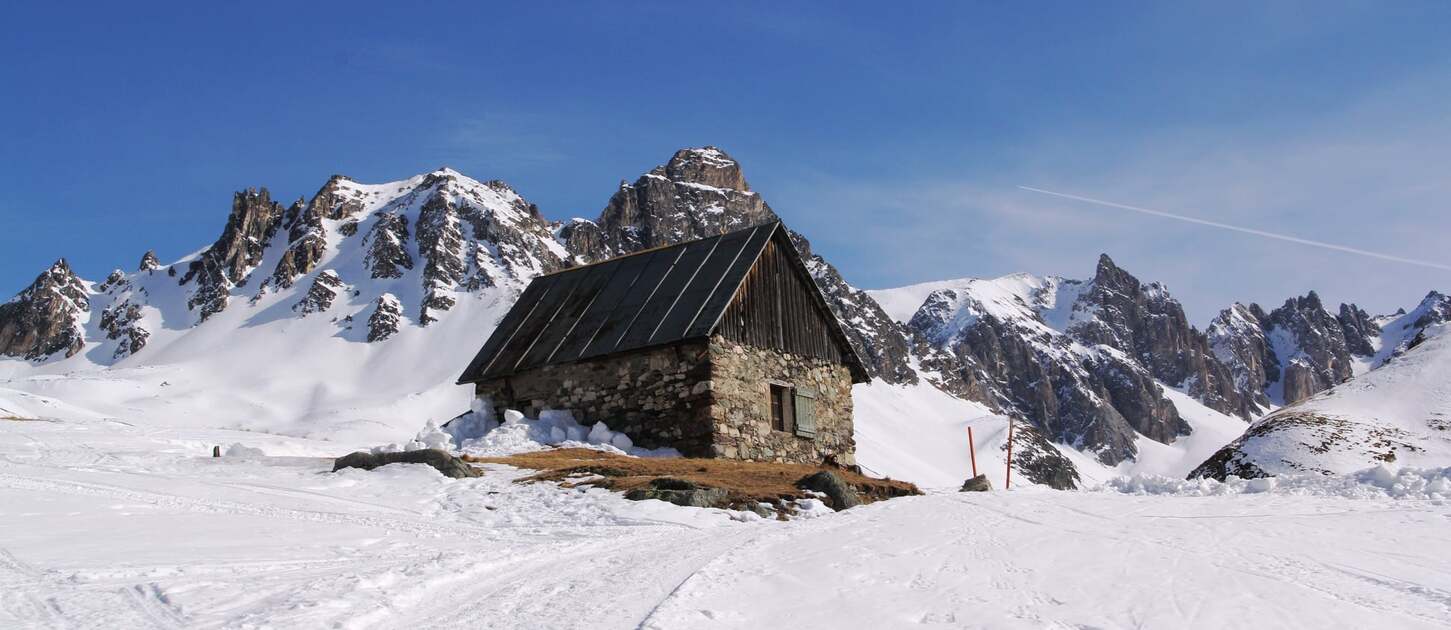 © Raquettes évasion au pays des hautes vallées alpines - Les Hoteliers Randonneurs