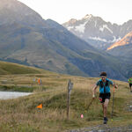 © Coureur au lac du pontet pendant le Trail de la Meije - julien Gontard