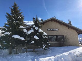 © vue en hiver du bar restaurant - Gîte.Lepasdelane