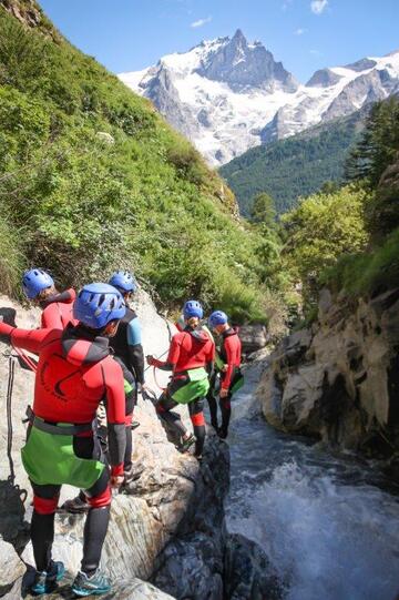 © Canyoning avec le Bureau des Guides La Grave - Sarah Grangeon