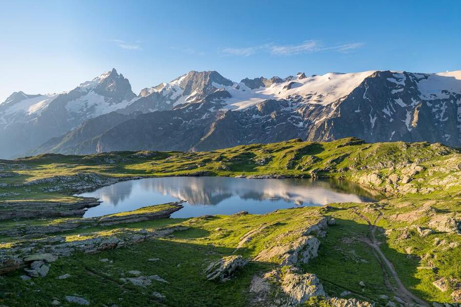 © Plateau d'emparis et ses lacs - T.Poinas