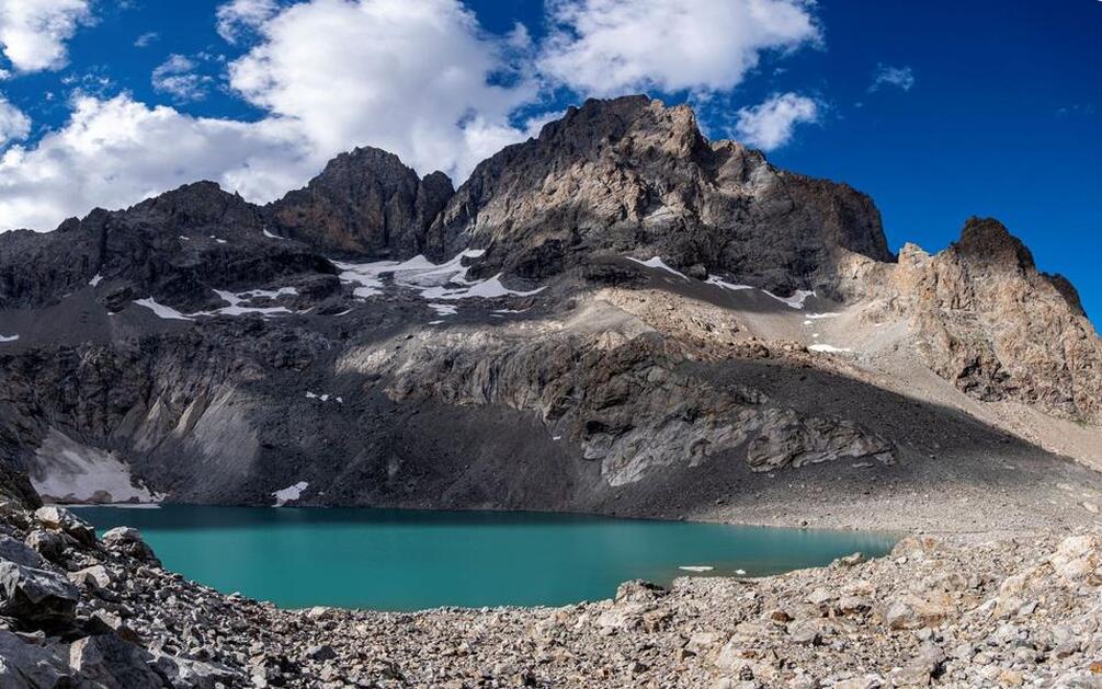 © Le refuge et le lac du Pavé - Thierry Maillet - Parc national des Ecrins