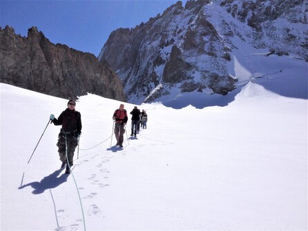 Balade découverte sur le glacier avec le Bureau des Guides