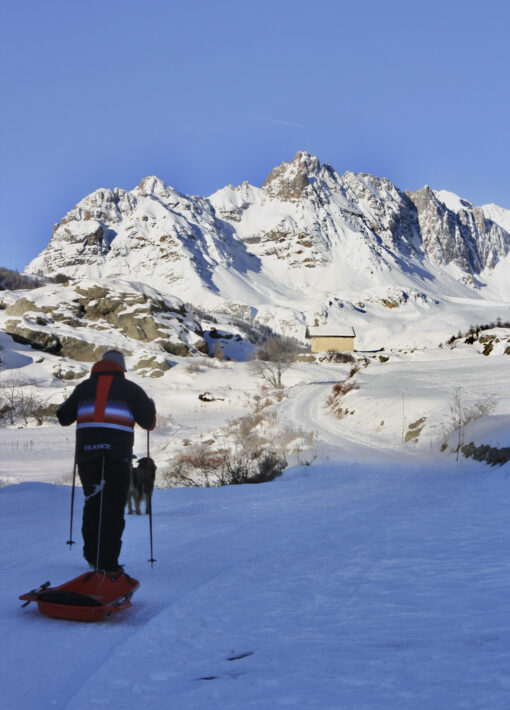 monter en luge hiver L. Fine